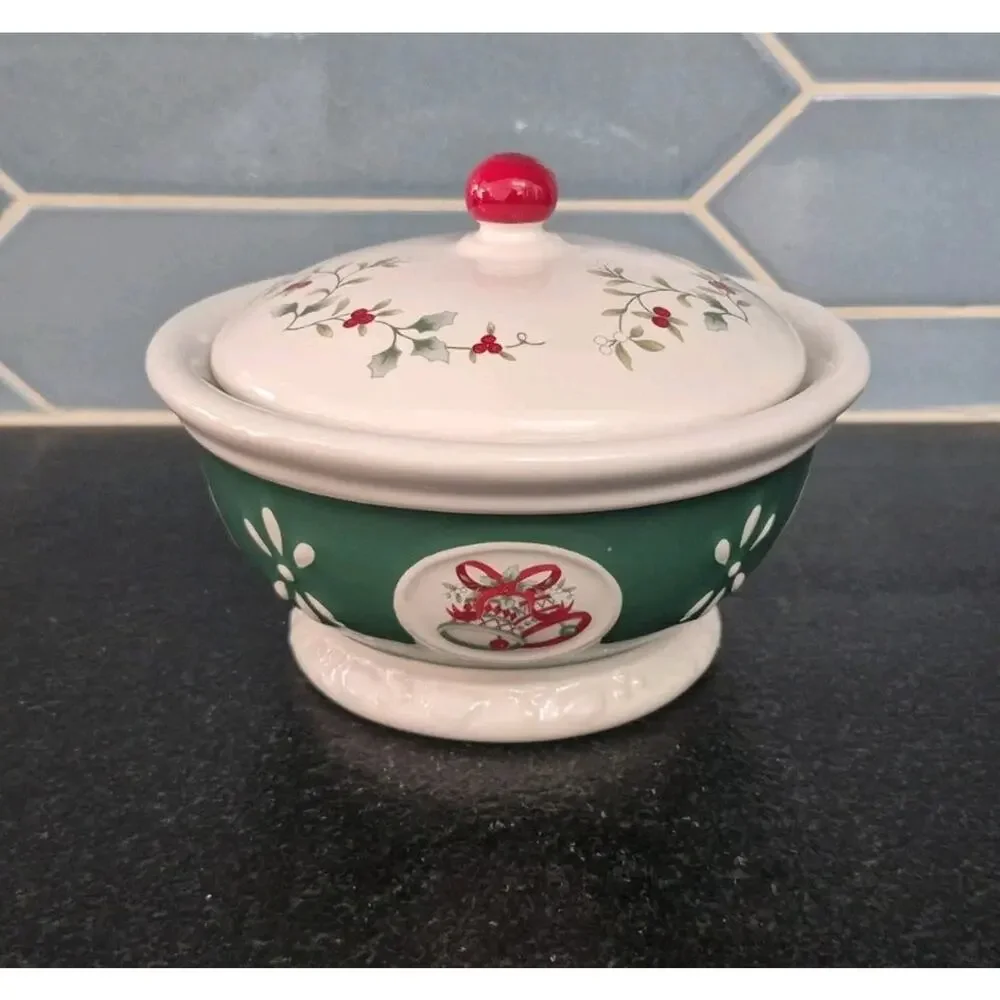 Vintage Pfaltzgraff Winter Berry Holiday Christmas Candy Jar Bowl